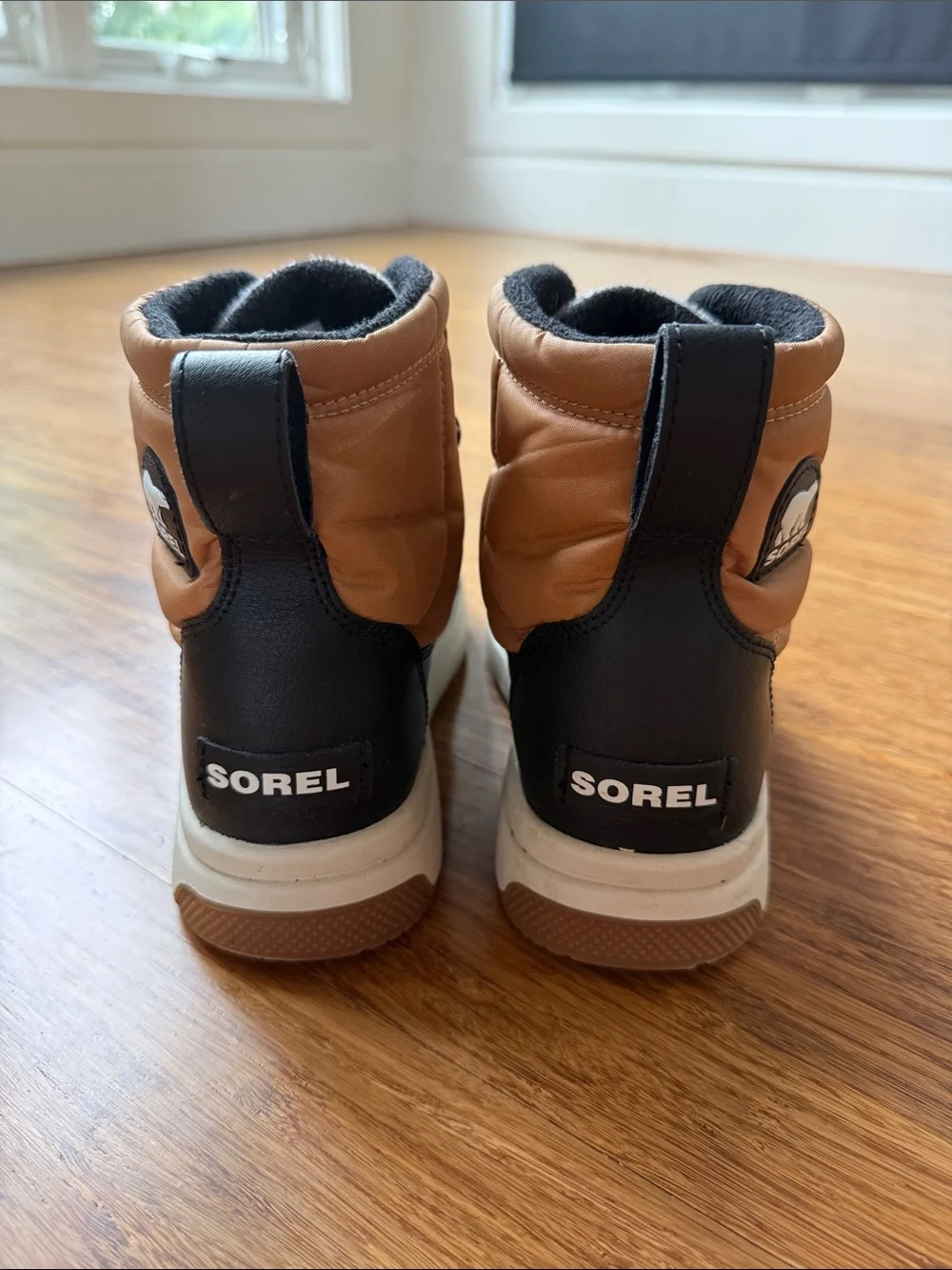 Sorel Whitney III Kids Tan and Black Lace-Up Winter Boots Sz Youth 3